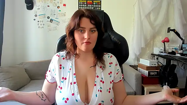 KiraKoval online show from 05-07-26, 01:38