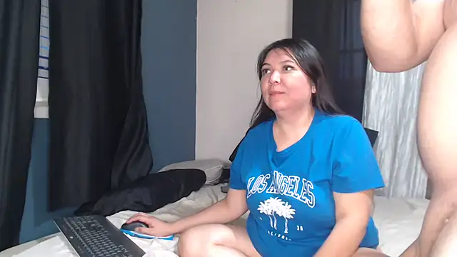 Snapshot of valhallacouple420 chatting on 09-19-25, 01:51 valhallacouple420 online show from 09-19-25, 01:51