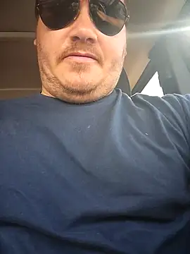 Snapshot of valhallacouple420 chatting on 11-18-25, 09:08 valhallacouple420 online show from 11-18-25, 09:08