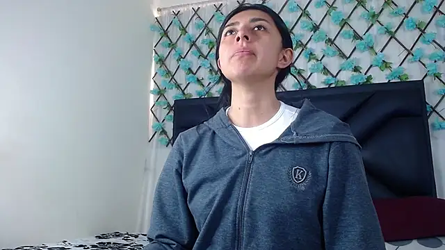 Snapshot of EmmaWilliamss chatting on 01-10-26, 03:47 EmmaWilliamss online show from 01-10-26, 03:47