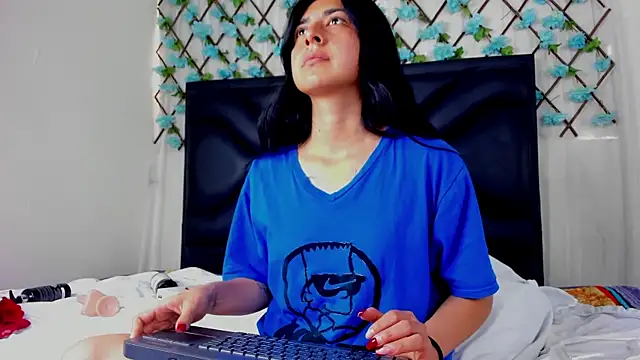 EmmaWilliamss online show from 04-07-26, 04:07