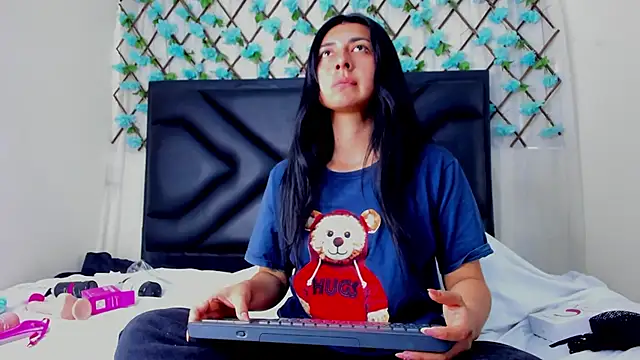 EmmaWilliamss online show from 05-07-26, 02:22