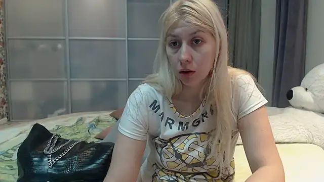 KyliePag online show from 02-15-26, 05:48