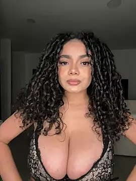 Snapshot of Mariecurl chatting on 06-18-26, 11:53 Mariecurl online show from 06-18-26, 11:53