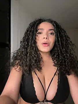 Snapshot of Mariecurl chatting on 07-11-26, 03:20 Mariecurl online show from 07-11-26, 03:20
