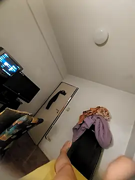 hotbiabrazil online show from 12-15-25, 03:11