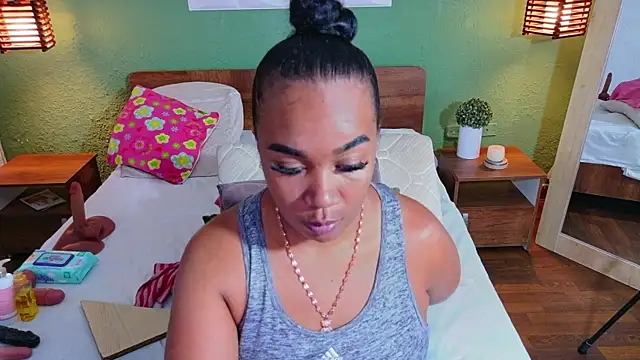 Snapshot of dannaahbrown chatting on 06-16-26, 06:43 dannaahbrown online show from 06-16-26, 06:43