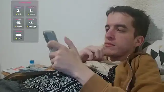 Snapshot of Tombgy07 chatting on 04-12-26, 06:57 Tombgy07 online show from 04-12-26, 06:57