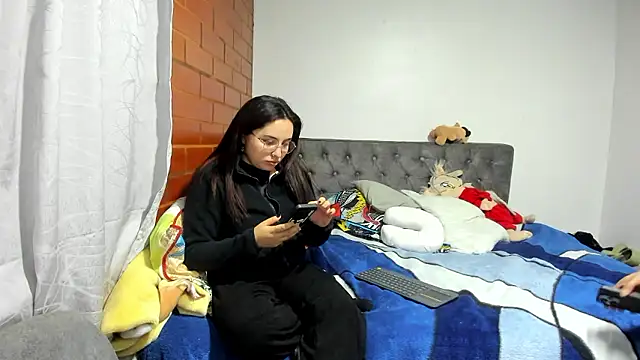  girls on fire  online show from 12-18-25, 11:22