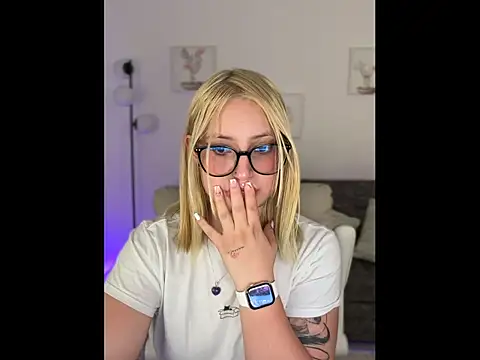 Megan lu2 online show from 04-15-26, 01:56