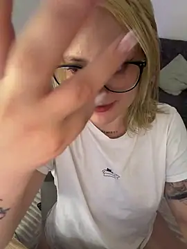 Megan lu2 online show from 04-15-26, 02:02