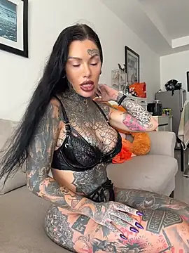 claudiacvc95 online show from 06-22-26, 03:08
