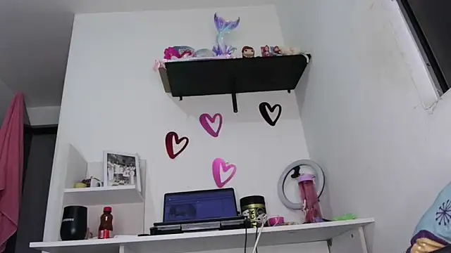 Snapshot of ari_sexy1 chatting on 12-23-25, 03:48 ari sexy1 online show from 12-23-25, 03:48