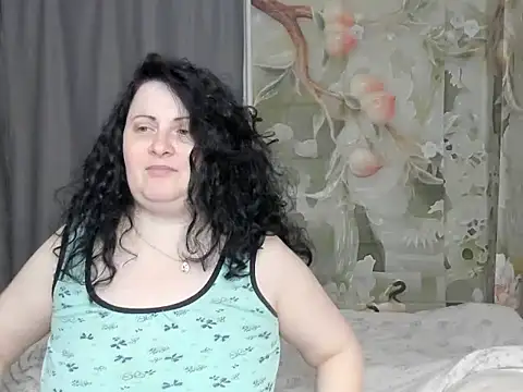 Snapshot of Lillian2 chatting on 04-22-26, 06:42 Lillian2 online show from 04-22-26, 06:42