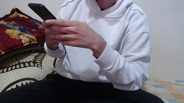 Snapshot of Alexdelarge323 chatting on 02-05-26, 11:37 Alexdelarge323 online show from 02-05-26, 11:37