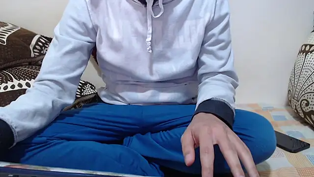 Snapshot of Alexdelarge323 chatting on 02-17-26, 12:12 Alexdelarge323 online show from 02-17-26, 12:12