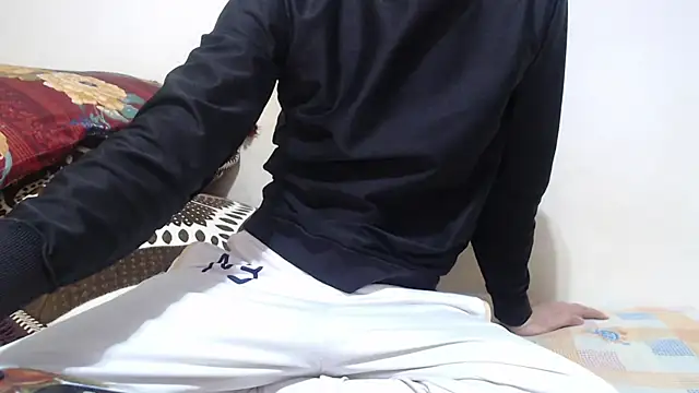 Snapshot of Alexdelarge323 chatting on 04-09-26, 02:44 Alexdelarge323 online show from 04-09-26, 02:44