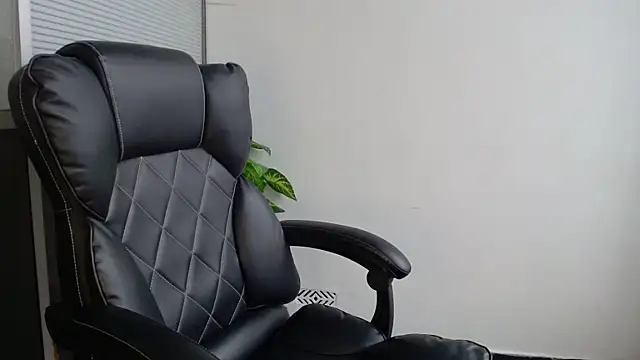 Tiffanysurez  online show from 07-18-26, 10:02