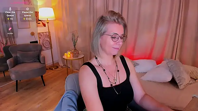 Snapshot of Annie_Light chatting on 03-06-26, 09:39 Annie Light online show from 03-06-26, 09:39