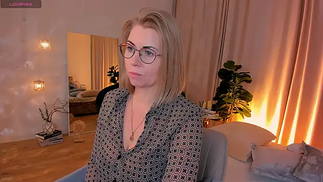 Snapshot of Annie_Light chatting on 04-03-26, 06:55 Annie Light online show from 04-03-26, 06:55