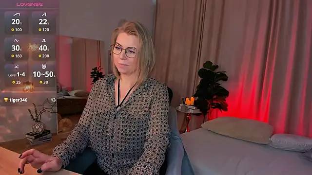 Snapshot of Annie_Light chatting on 04-06-26, 06:58 Annie Light online show from 04-06-26, 06:58