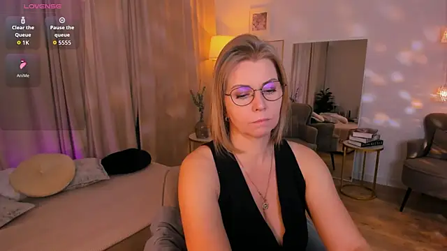 Snapshot of Annie_Light chatting on 04-16-26, 06:58 Annie Light online show from 04-16-26, 06:58