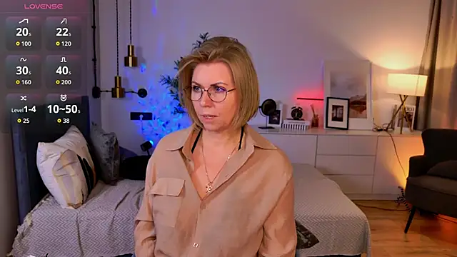 Snapshot of Annie_Light chatting on 06-01-26, 07:32 Annie Light online show from 06-01-26, 07:32