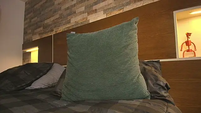 Snapshot of alicewilloww chatting on 01-17-26, 10:24 alicewilloww online show from 01-17-26, 10:24