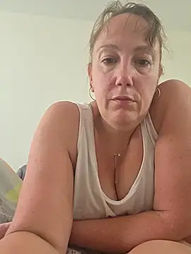 Snapshot of Wisie_Cutie chatting on 06-16-26, 09:12 Wisie Cutie online show from 06-16-26, 09:12