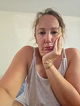 Snapshot of Wisie_Cutie chatting on 06-27-26, 09:03 Wisie Cutie online show from 06-27-26, 09:03