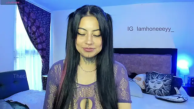 Snapshot of Thedollhoney chatting on 02-21-26, 02:40 Thedollhoney online show from 02-21-26, 02:40