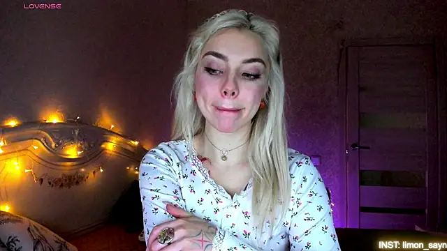 LillyMoure  online show from 04-05-26, 11:24