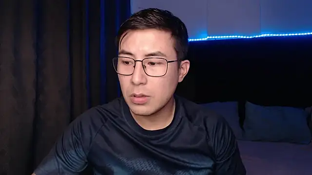 andrewmhilton  online show from 04-04-26, 06:22