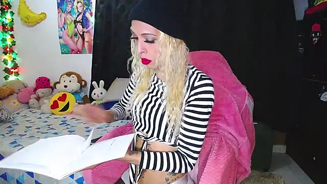 Snapshot of flaquita_corall chatting on 04-29-26, 10:05 flaquita corall online show from 04-29-26, 10:05
