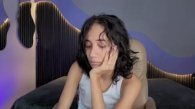 hot little bunny online show from 03-25-26, 09:32