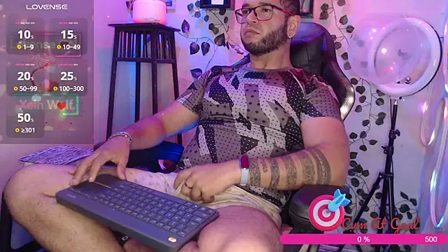 Snapshot of Xein_WoIf chatting on 02-12-26, 01:11 Xein WoIf online show from 02-12-26, 01:11