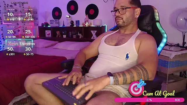 Snapshot of Xein_WoIf chatting on 04-09-26, 02:55 Xein WoIf online show from 04-09-26, 02:55