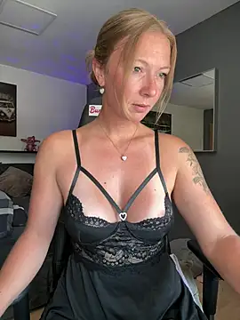 Snapshot of BunnyDiamond1 chatting on 07-10-26, 11:35 BunnyDiamond1 online show from 07-10-26, 11:35