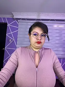Snapshot of MiiaaJoness chatting on 05-28-26, 04:04 MiiaaJoness online show from 05-28-26, 04:04