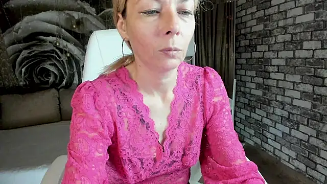 Eva Melow online show from 05-31-26, 03:08