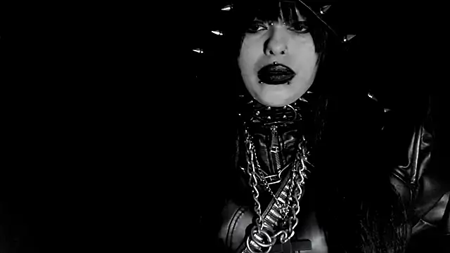Snapshot of XXIOUX chatting on 07-26-26, 01:47 XXIOUX online show from 07-26-26, 01:47