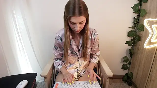 Miss Christine Cardo online show from 05-26-26, 06:48
