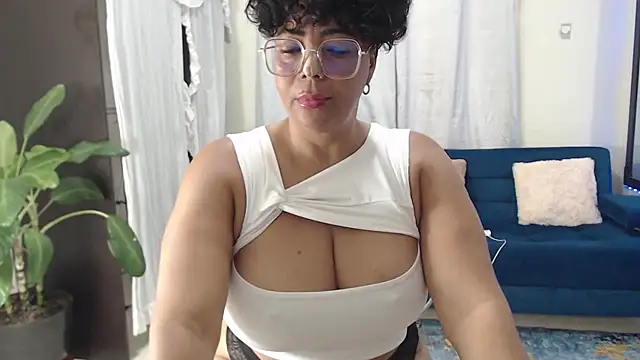 AmbarSofhia online show from 03-18-25, 08:48