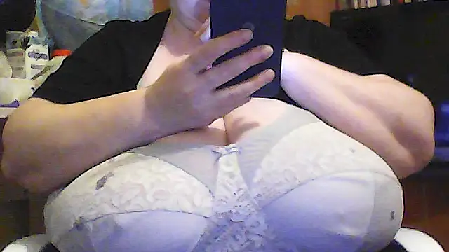 Nataliesbestjuggs online show from 06-10-26, 09:14