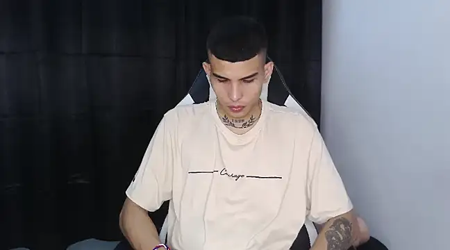 Snapshot of hot_king20 chatting on 03-23-25, 02:26 hot king20 online show from 03-23-25, 02:26