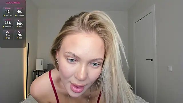 Snapshot of sarahphyllis chatting on 04-24-26, 08:55 sarahphyllis online show from 04-24-26, 08:55