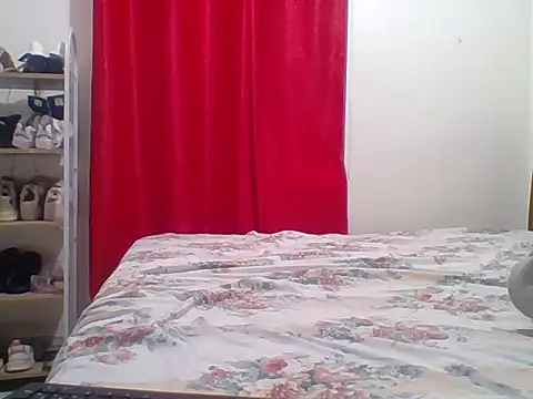 Snapshot of sexy__candyy chatting on 04-24-26, 08:33 sexy candyy online show from 04-24-26, 08:33