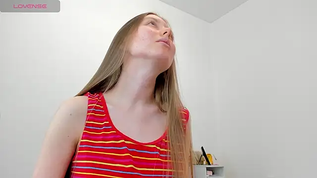 Snapshot of Peggy_Beauty chatting on 04-15-26, 05:42 Peggy Beauty online show from 04-15-26, 05:42