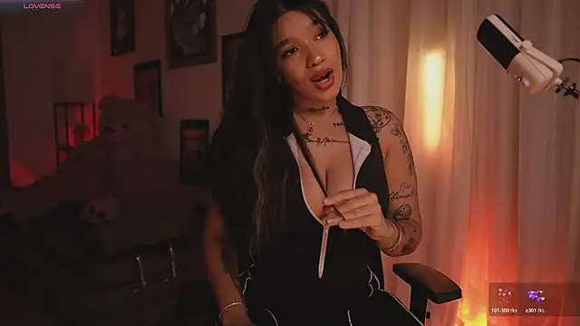 HannahW  online show from 03-22-26, 03:59