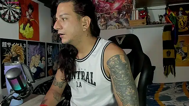 Snapshot of dariell_smokesexx chatting on 07-17-26, 08:32 dariell smokesexx online show from 07-17-26, 08:32